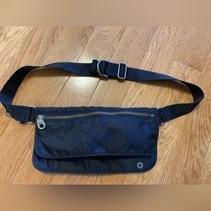 Lululemon Dog Walker Hip Pack.  Lots of pockets!!